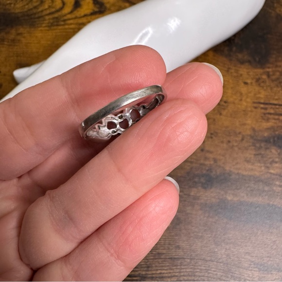 Sterling Silver Wavy Ring with Bezel CZ Stones size 9 Hallmarked 925 - Picture 5 of 12